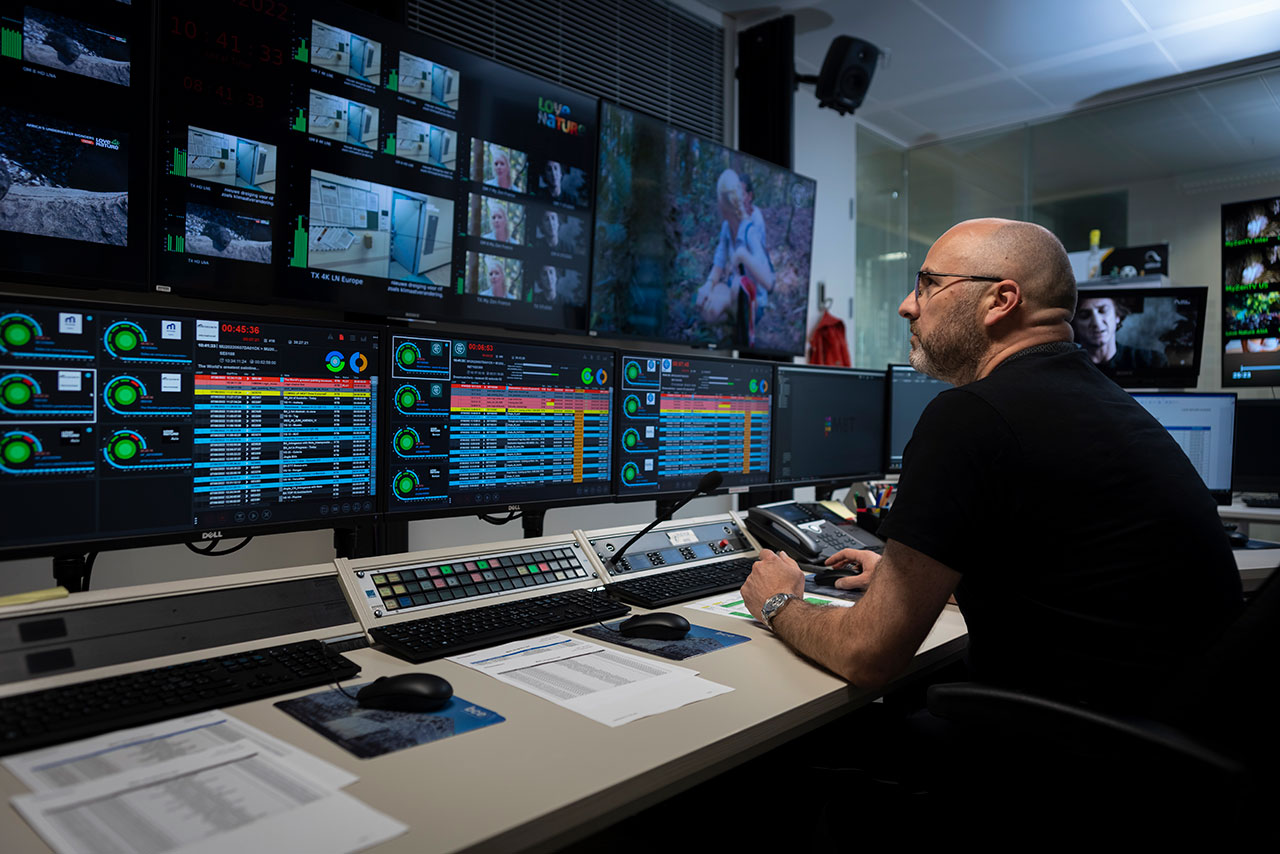 BCE-Multiplayout-w Man working in a multiplayout control room at BCE